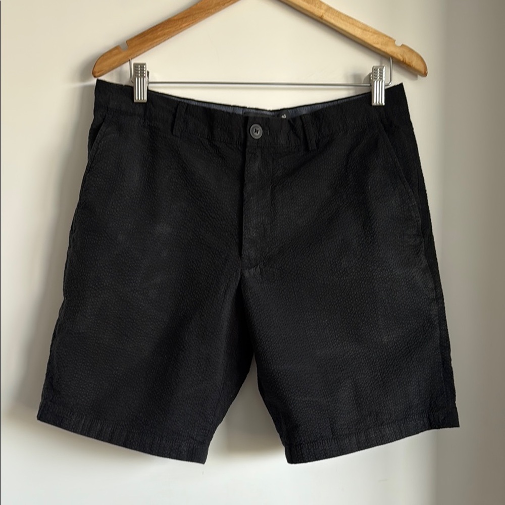 Club Monaco Maddox 9” Seersucker Short in Black - 32